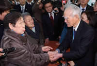 [포토]위안부 피해자 만나 무라야마 전 총리