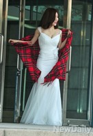 [포토]가온차트 다비치 이해리, 드레스 위 담요 벗는 중 '추운데...'