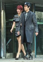 [포토]가온차트 소유-매드클라운, 다정하게 입장