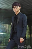 [포토]가온차트 엑소 첸, 오늘의 포인트 아이템은 안경