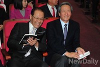 [포토]대화 나누는 '황우여-정몽준' 의원