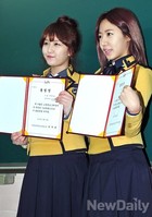 [포토]글램 미소-에이핑크 남주, 10대 마지막 졸업장이에요!