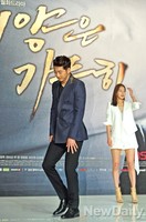 [포토]태양은 가득히, 저벅저벅 퇴장하는 윤계상