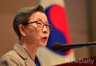 [포토]건국대통령 이승만 영화 심포지엄, 축사하는 김길자 회장