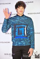 [포토]강동호, 화려한 패턴 돋보이는 티셔츠