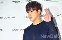 [포토]유노윤호, 손인사부터 남다른 포스