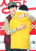 [포토]수상한 그녀 프리허그 B1A4 진영, 꼬옥 안아주세요~