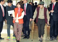 [포토]수상한 그녀 프리허그 심은경-진영, 팬들 만나러 가는 가벼운 발걸음