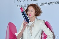 [포토]립스틱 짙게 바른 이다희, 탐나는 다홍빛 입술