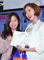 [포토]강남역 찾은 이다희, 팬들과 즐거운 시간