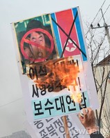 [포토]불타는 이석기, 이적표현물 소지 혐의 인정