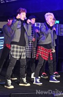 [포토]비투비 뛰뛰빵빵, 포인트 안무 선보이는 이창섭-정일훈