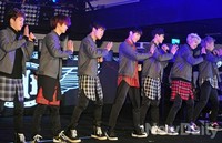 [포토]비투비, 뛰뛰빵빵~ 핸들돌리는 안무를 요렇게!