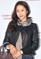 [포토]전혜빈, 한쪽으로 넘긴 머리 여성스러워~