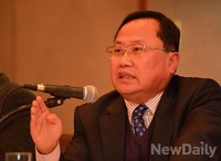 [포토]범사련 토론회 참석한 이명희 교수