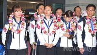 [포토]소치 올림픽 선수단 귀국, 시크 빙속여제 이상화와 초코릿에 관심 많은 은반여왕 연아