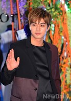 [포토]손 흔드는 김지훈