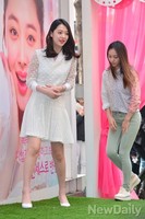 [포토]화장품 기념행사에 참석한 에프엑스 설리-크리스탈