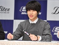 [포토]샤이니 태민, 물끄러미 바라보는 시선 '잘 생겼네!'