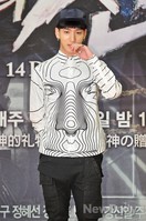 [포토]신의 선물 14일 바로, '코가 돋보이는데?'