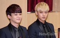 [포토]엑소, 피곤해보이는 타오와 마냥 즐거운 첸