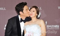 [포토]최원영-심이영, 사랑스러운 신부의 볼에 행복한 키스