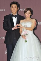 [포토]최원영-심이영, 작지만 꽉찬 사랑의 하트 '예쁘게 살게요!'