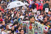 [포토]시청광장에서 태극기 든 박근혜 대통령(?)
