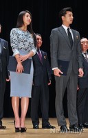 [포토]하지원-공유, 가슴에서 빛나는 모범 납세자 표창