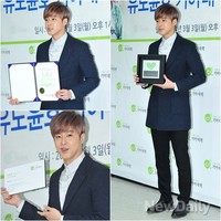 [포토]유노윤호, 가슴 뿌듯 한 기아대책 홍보대사 위촉