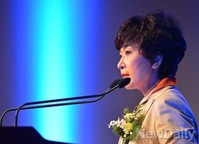 [포토]대박서울, 출간 소감밝히는 정미홍대표