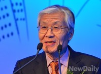 [포토]대박서울, 출간기념회 축사하는 조갑제 대표