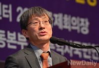 [포토]비상교육, 지학사 교과서 분석발표하는 김광동원장