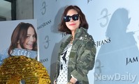[포토]밀리터리 재킷에 짙은 선글라스 쓴 김준희