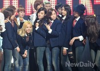 [포토]엠카운트다운 소녀시대, 와글와글 수다떠는 소녀들