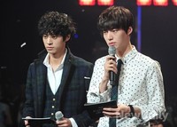 [포토]엠카운트다운 정준영-안재현, 열중한 뚱한 표정의 두 사람