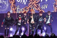 [포토]엠카운트다운 방탄소년단 뷔, 박력넘치는 손짓