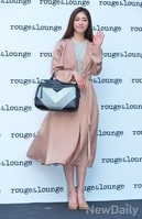 [포토]파스텔톤으로 멋을 낸 이연희, 수수한 매력이 철철