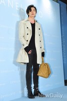 [포토]김재욱, 트랜치코트 패션 댄디한 느낌 물씬