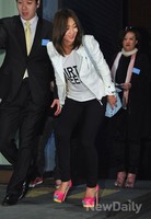 [포토]효린, 폴더인사 꾸벅꾸벅 '예쁘게 찍어주세요!'