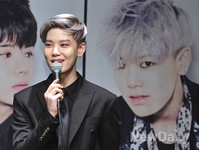 [포토]비에이피 막내 젤로, 마냥 웃음이 나는 기자회견