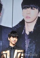 [포토]비에이피 방용국, 카리스마는 잠시 뒤로... 돋보이는 눈웃음