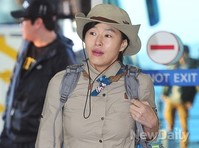 [포토]정글의법칙 출국 예지원, 두리번두리번 '다들 어디갔나?'