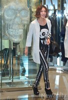 [포토]블랙앤 화이트 스포티룩 선보이는 유호정