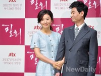 [포토]밀회, 김희애 바라보는 박혁권의 부드러운 표정
