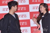 [포토]쌤소나이트 레드,'좀 친한 사이?' 김수현이 너무 반가운 안젤라 베이비