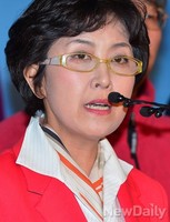 [포토]국회에서 기자회견 가지는 정미홍 대표