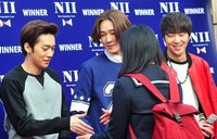 [포토]위너 악수회 김진우-남태현-강승윤, '와줘서 고마워요' 팬과 악수 중
