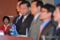 [포토]기자회견 기다리는 정미홍 대표