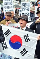 [포토]태극기 든 530GP 사건 진상규명 촉구 국민협의회 회원